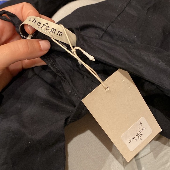 The Femm / NWT Cora puff sleeve blouse top  Shirt in black  Size Small S - Picture 3 of 4